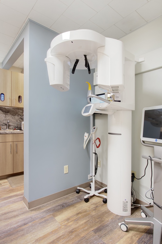 Panoramic dental imaging machine used for advanced diagnostic imaging